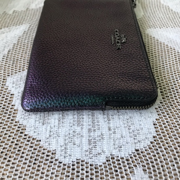 NWOT Coach Hologram Oil Slick Mermaid Wristlet - Picture 6 of 7